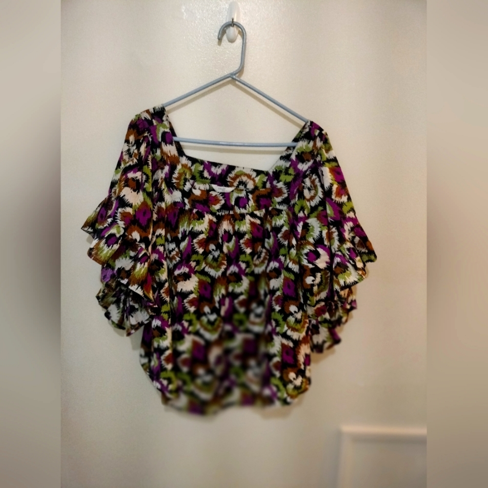 Women's flutter sleeve top